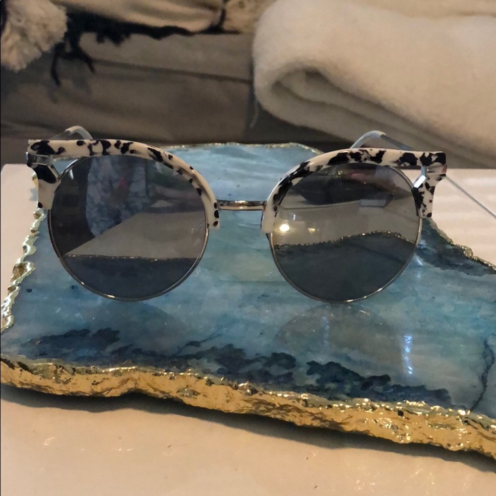 STEVE MADDEN SUNGLASSES